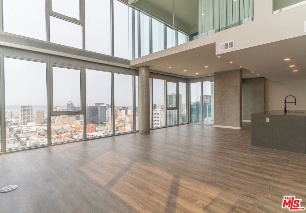 601 Eleventh Ave in San Diego, CA - Building Photo