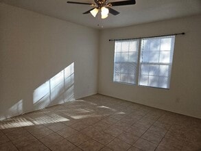 105 Ila St, Unit A in Elgin, TX - Building Photo - Building Photo
