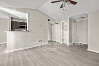 700 Daniel Ellis Dr in Charleston, SC - Building Photo - Building Photo