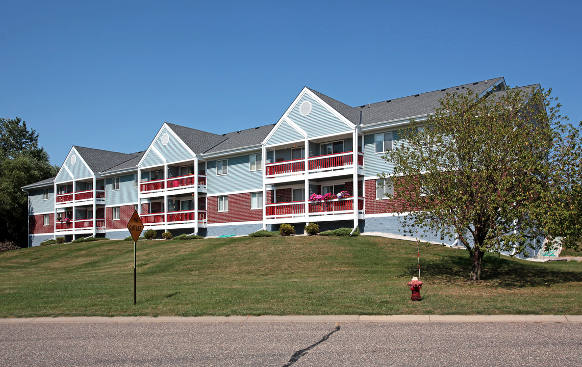 Cobble Hill Apartments in Woodbury, MN - Building Photo