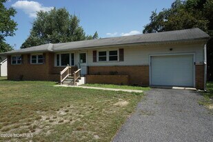 1385 W Veterans Hwy in Jackson Township, NJ - Building Photo