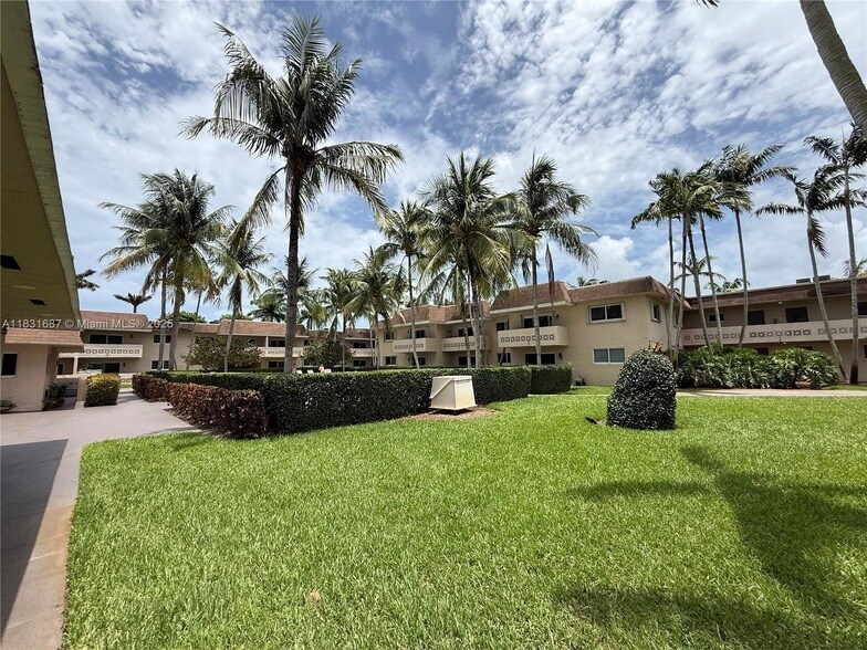 14500 SW 88th Ave, Unit 141 in Palmetto Bay, FL - Building Photo