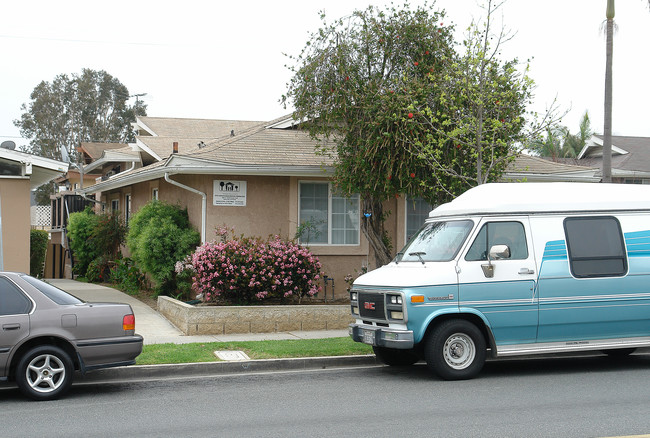 707 W 18th St in Costa Mesa, CA - Building Photo - Building Photo