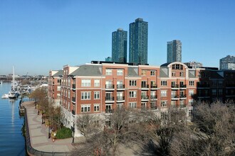 Pier House I Condominiums in Jersey City, NJ - Building Photo - Building Photo