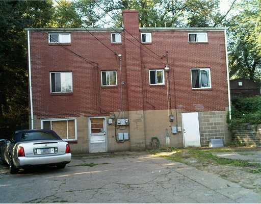 7950 Mount Carmel Rd in Pittsburgh, PA - Building Photo