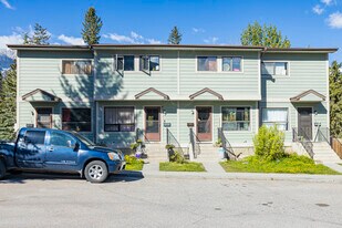 1100 Cougar Creek Dr in Canmore, AB - Building Photo