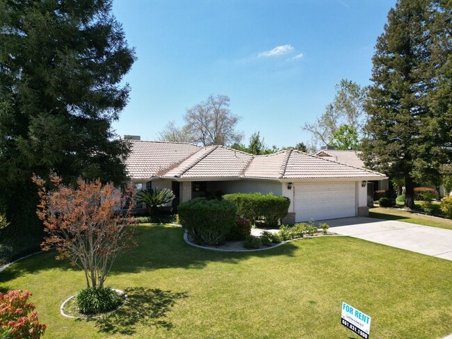 9101 Hemingway Pl in Bakersfield, CA - Building Photo - Building Photo