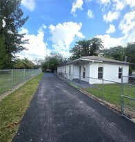10357 SW 178th St in Miami, FL - Building Photo