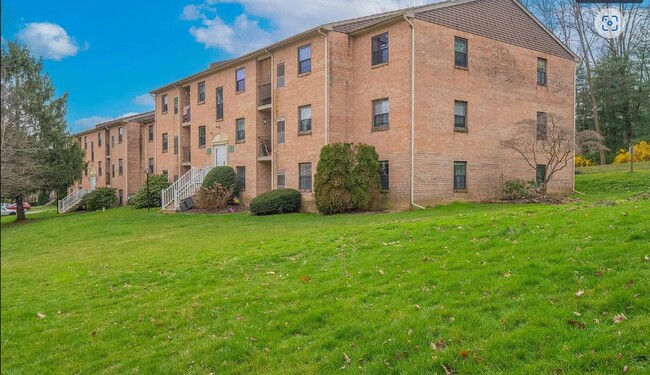 property at 3005 Valley Dr