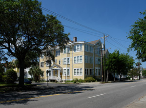 Colonial Apartments in Charleston, SC - Building Photo - Building Photo