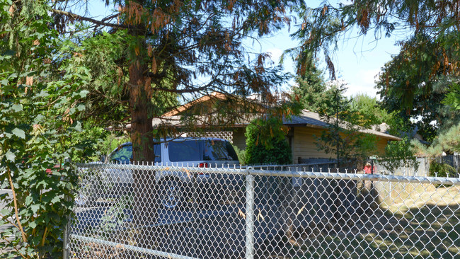 14373 SE Powell Blvd in Portland, OR - Building Photo - Building Photo