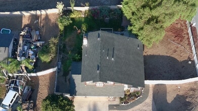 5947 Helmcrest Dr in Riverside, CA - Foto de edificio - Building Photo