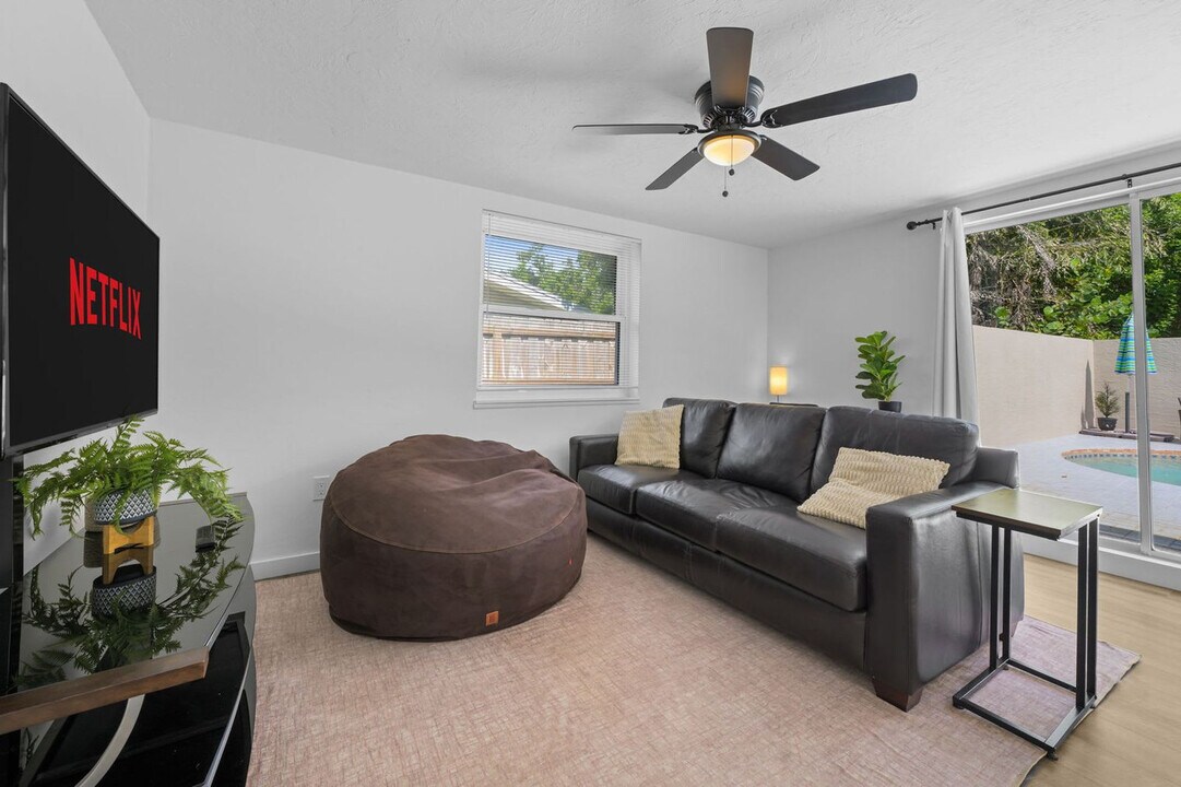 2229 Alice Rd in Sarasota, FL - Building Photo