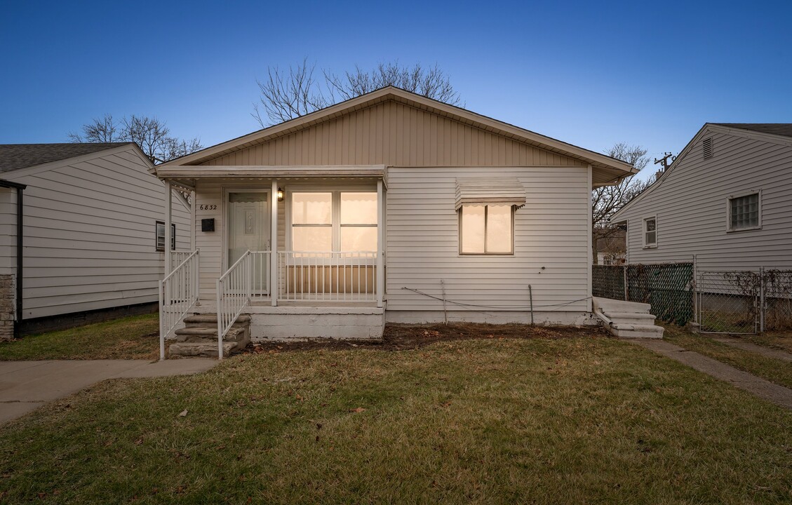 6832 Cornell St in Taylor, MI - Foto de edificio