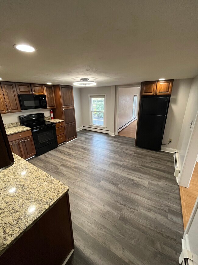 24 Ash St in Spencer, MA - Building Photo - Building Photo