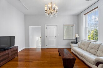 576 Chapel St in New Haven, CT - Building Photo - Building Photo