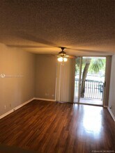10717 Cleary Blvd, Unit 207 in Plantation, FL - Foto de edificio - Building Photo