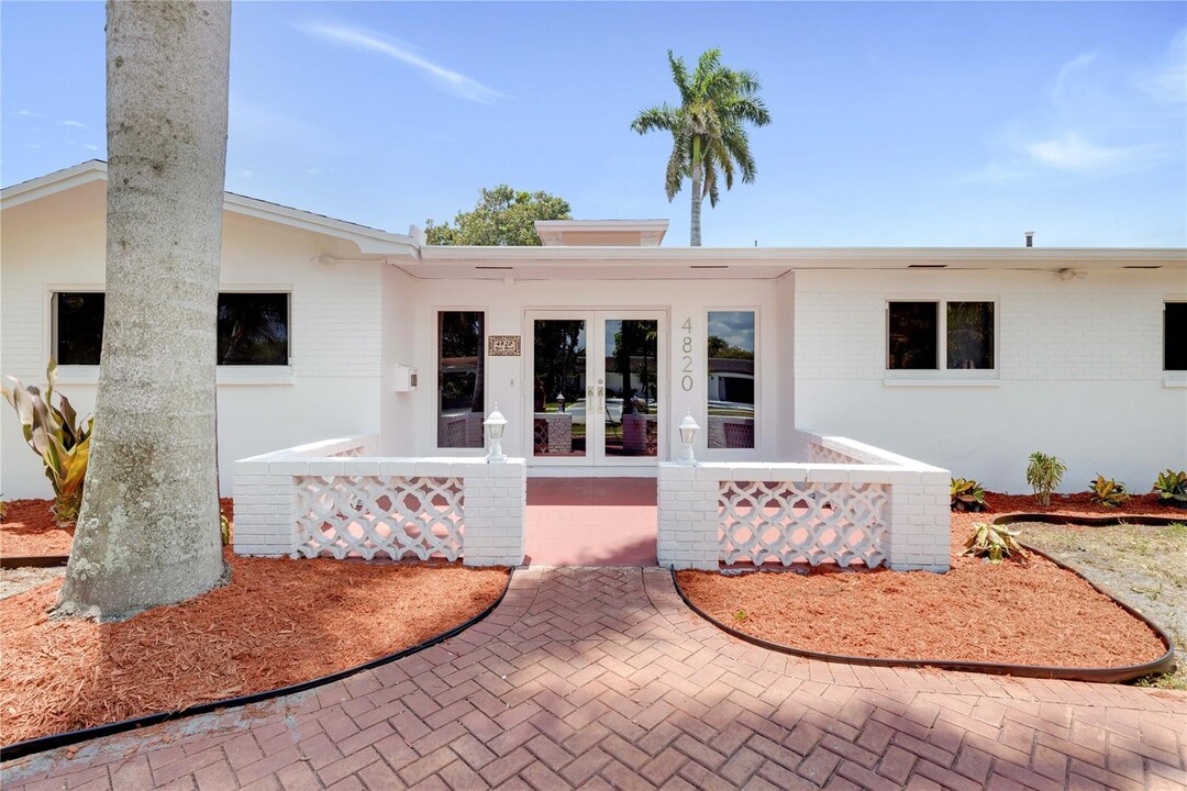 4820 Tyler St in Hollywood, FL - Foto de edificio