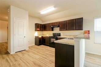 376 Upper Creek Dr in Willis, TX - Building Photo - Building Photo