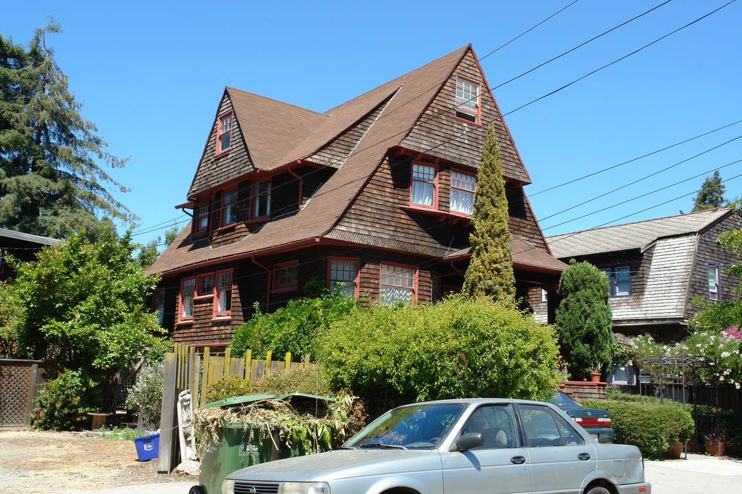 3040 Fulton St in Berkeley, CA - Building Photo