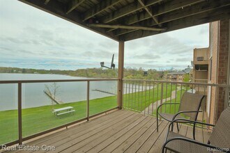 1944 Klingensmith Rd in Bloomfield Township, MI - Building Photo - Building Photo