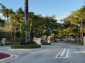 17850 NW 19th St in Pembroke Pines, FL - Foto de edificio - Building Photo