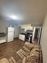 8009 Melburn Dr in Mission, BC - Building Photo - Building Photo