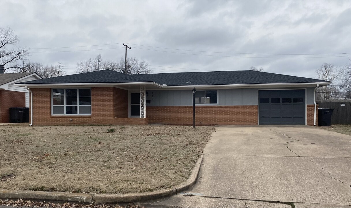 313 Brookline Pl in Bartlesville, OK - Building Photo