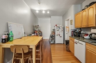 1661 Commonwealth Ave in Boston, MA - Foto de edificio - Building Photo