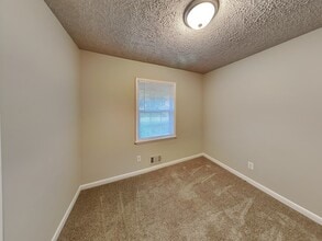 8050 Attleboro Dr in Jonesboro, GA - Building Photo - Building Photo