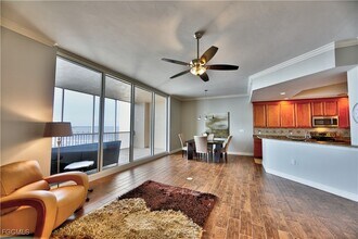 2104 W First St in Ft. Myers, FL - Foto de edificio - Building Photo