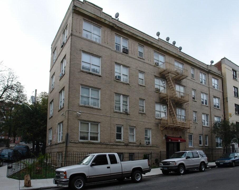 90 St Andrews Pl in Yonkers, NY - Foto de edificio