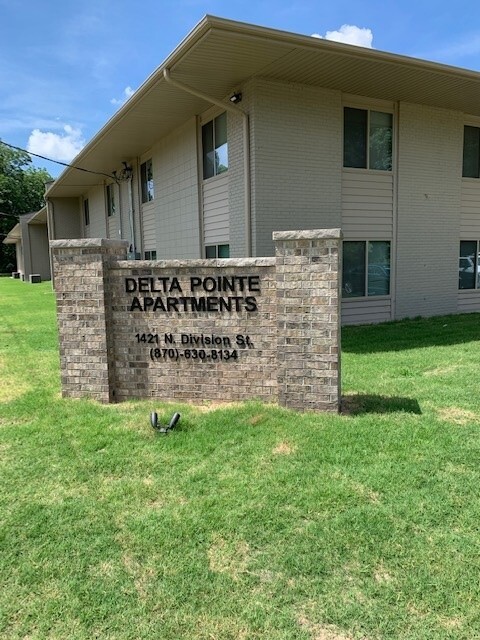 Delta Pointe Apartments in Forrest City, AR - Foto de edificio