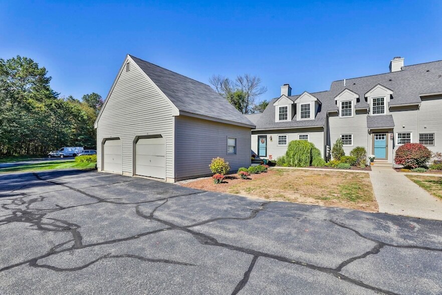 6 Veterans Rd, Unit 15 in Amherst, NH - Foto de edificio