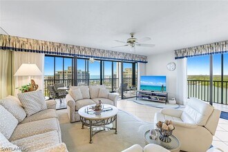 26225 Hickory Blvd in Bonita Springs, FL - Foto de edificio - Building Photo