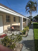 1718 Thomas St in Hollywood, FL - Building Photo