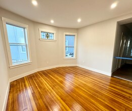 147 E Cottage St, Unit 1 in Boston, MA - Building Photo - Building Photo