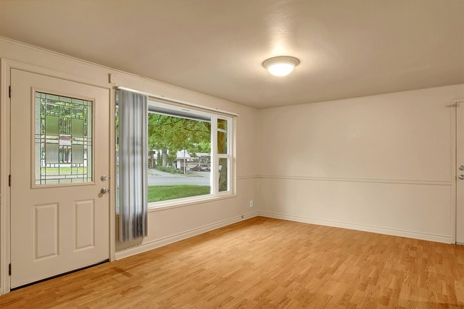 5608 236th St SW in Mountlake Terrace, WA - Building Photo - Building Photo