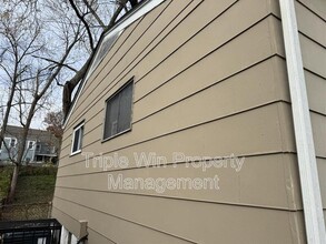 227 Meadowcrest Dr in Ferguson, MO - Building Photo - Building Photo