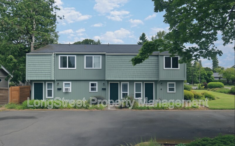 3201 SE Wake St in Milwaukie, OR - Building Photo