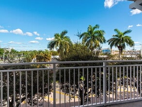 7266 SW 88th St in Miami, FL - Building Photo - Building Photo