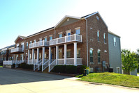 Springwell Village in St. Charles, MO - Foto de edificio - Building Photo