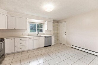 138 Emerson Gardens Rd in Lexington, MA - Building Photo - Building Photo