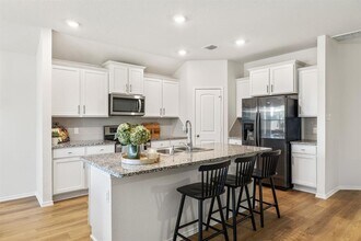 107 Nathaniel Dr in Taylor, TX - Building Photo - Building Photo