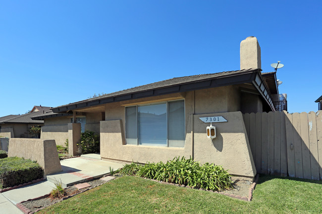 7301 Toulouse Dr in Huntington Beach, CA - Building Photo - Building Photo