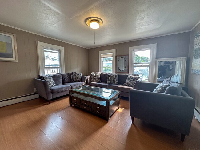 39 Rogers St in Branford, CT - Building Photo - Building Photo