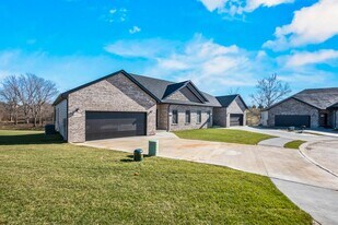 84 E Autumn Leaf Dr in Cape Girardeau, MO - Building Photo