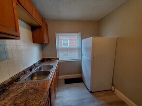 250 E Beechwood Ave, Unit 1 in Dayton, OH - Foto de edificio - Building Photo