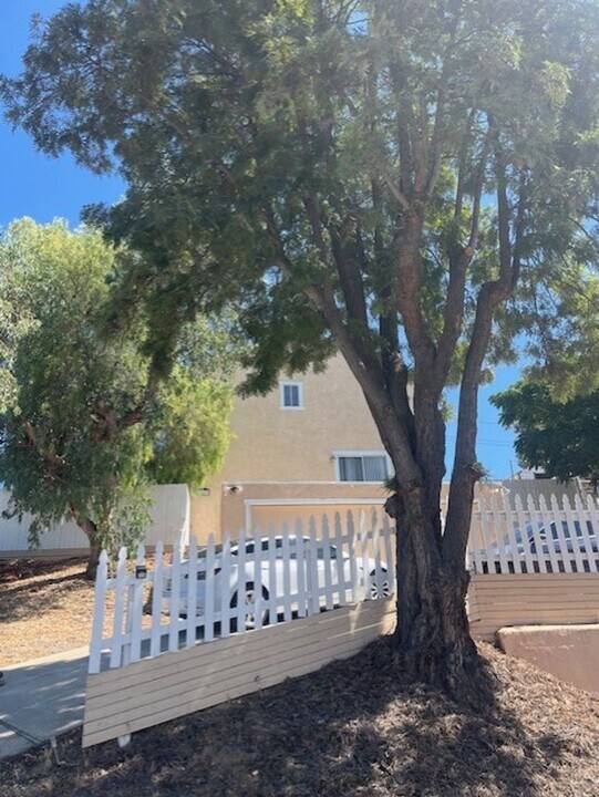 16518 Smith Ave in Lake Elsinore, CA - Building Photo