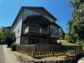 449 Park Ridge Pl in Ashland, OR - Building Photo